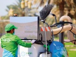 Smart street cleaning machine follows its operator around like a pet